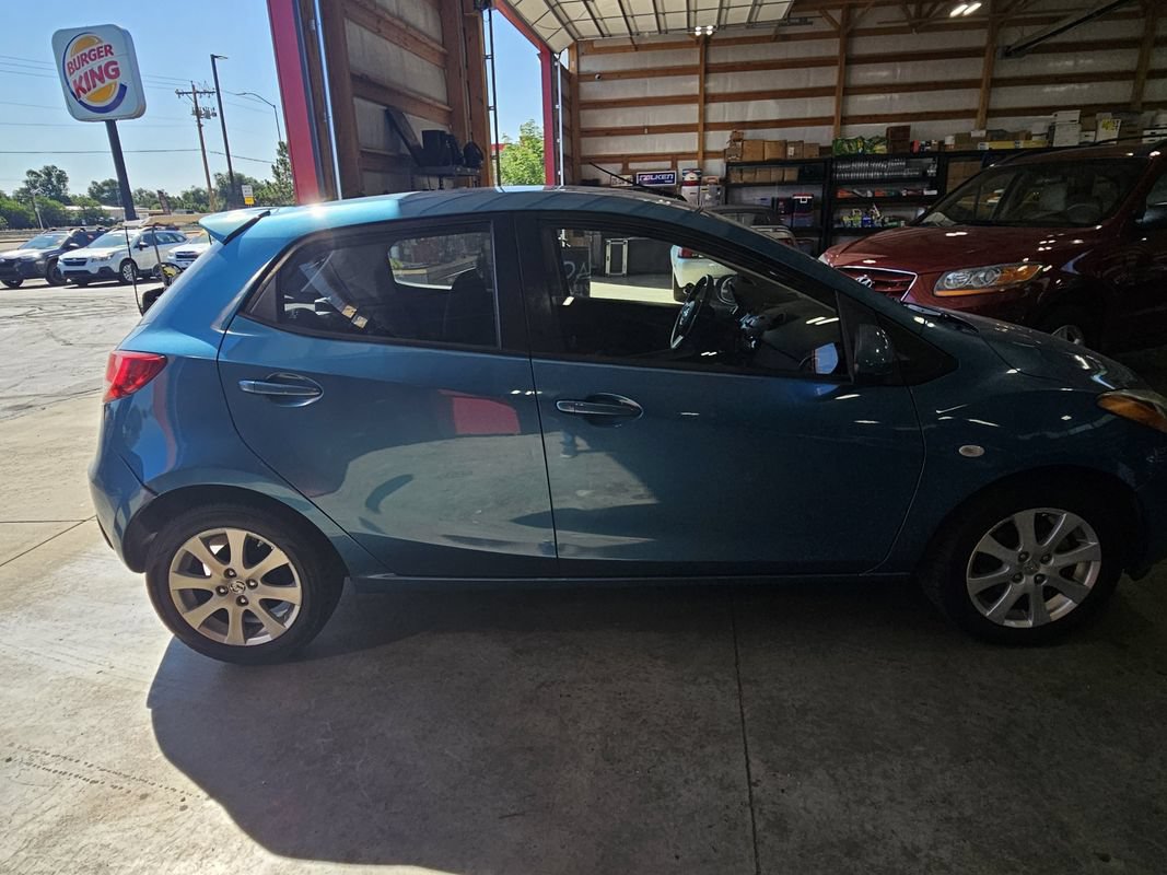 Used 2011 MAZDA MAZDA2 Touring FWD image 9
