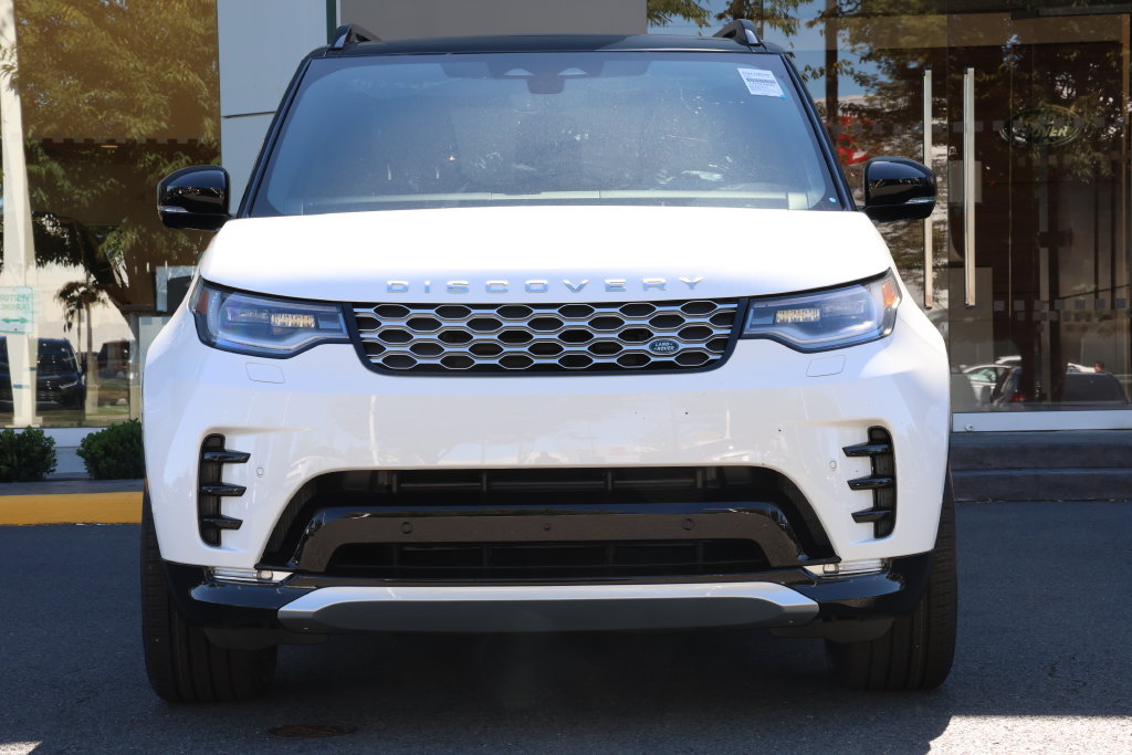 New 2026 Land Rover Discovery Limited Edition AWD/4WD image 2