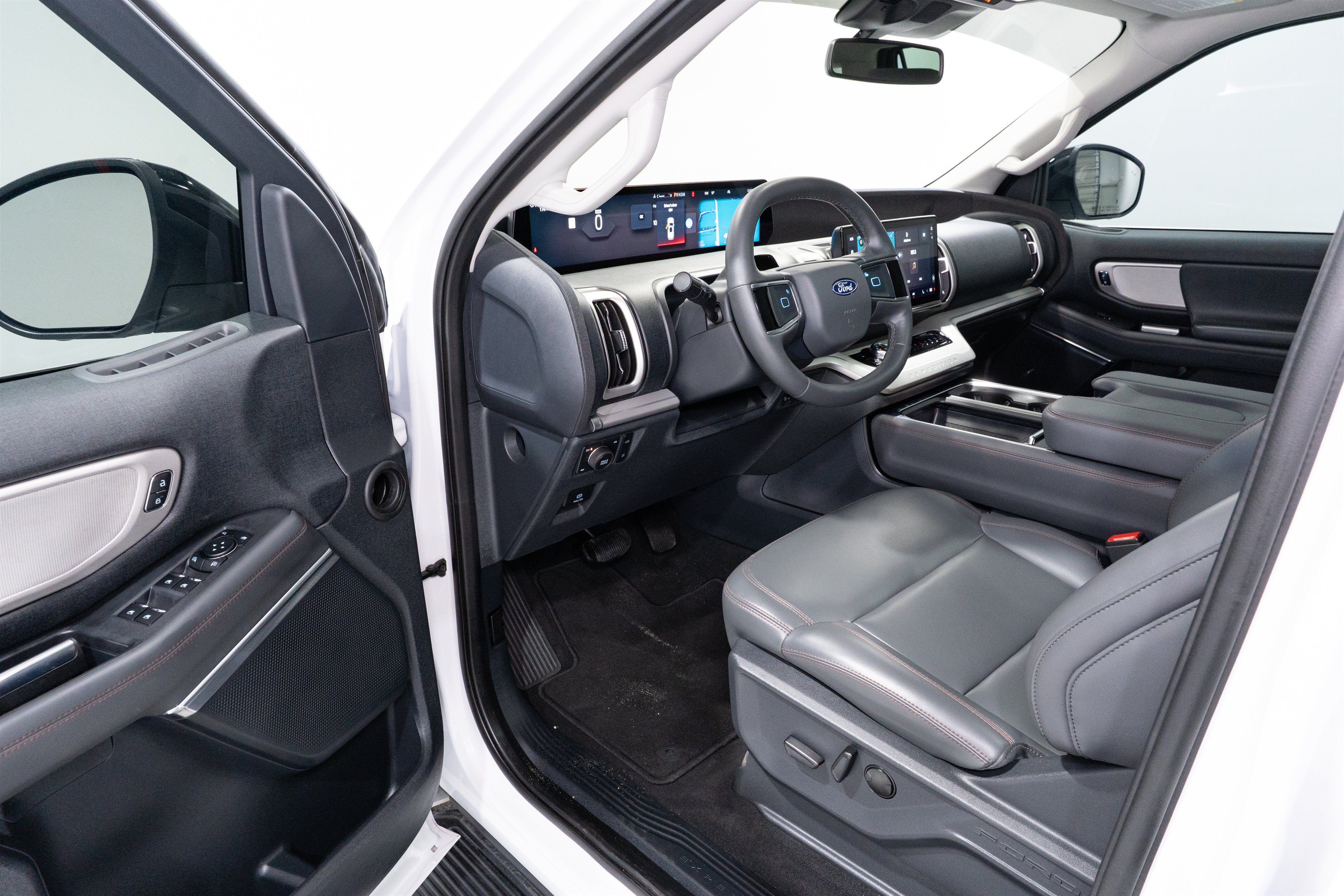 Used 2025 Ford Expedition Active AWD/4WD image 12