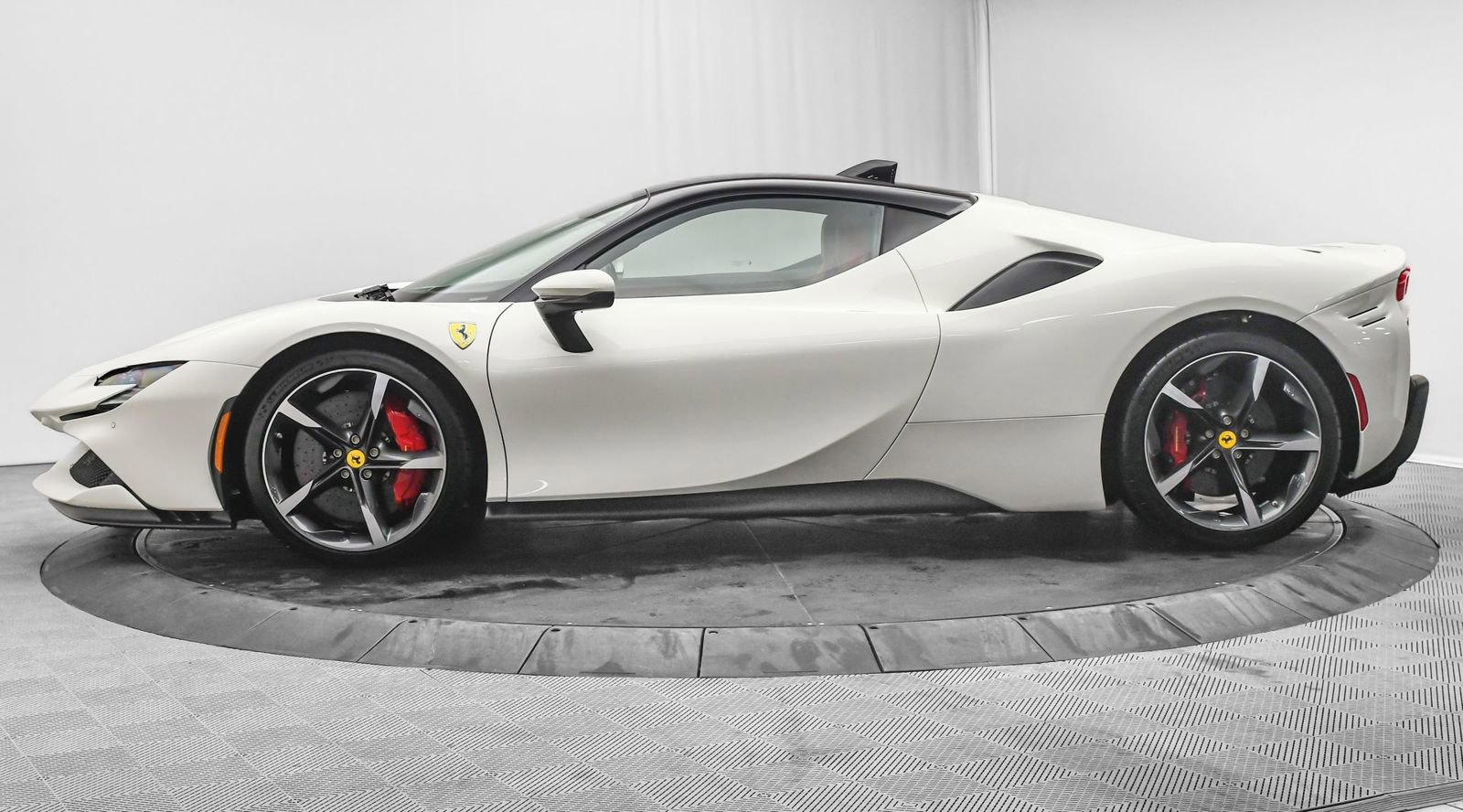 Used 2023 Ferrari SF90 Stradale image 5