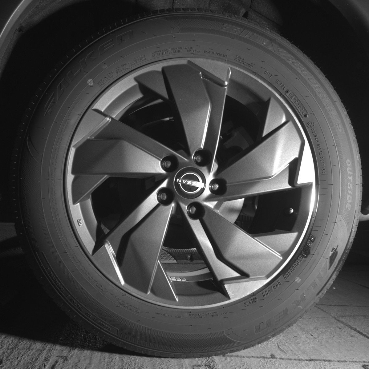 Used 2025 Nissan Rogue SV image 14