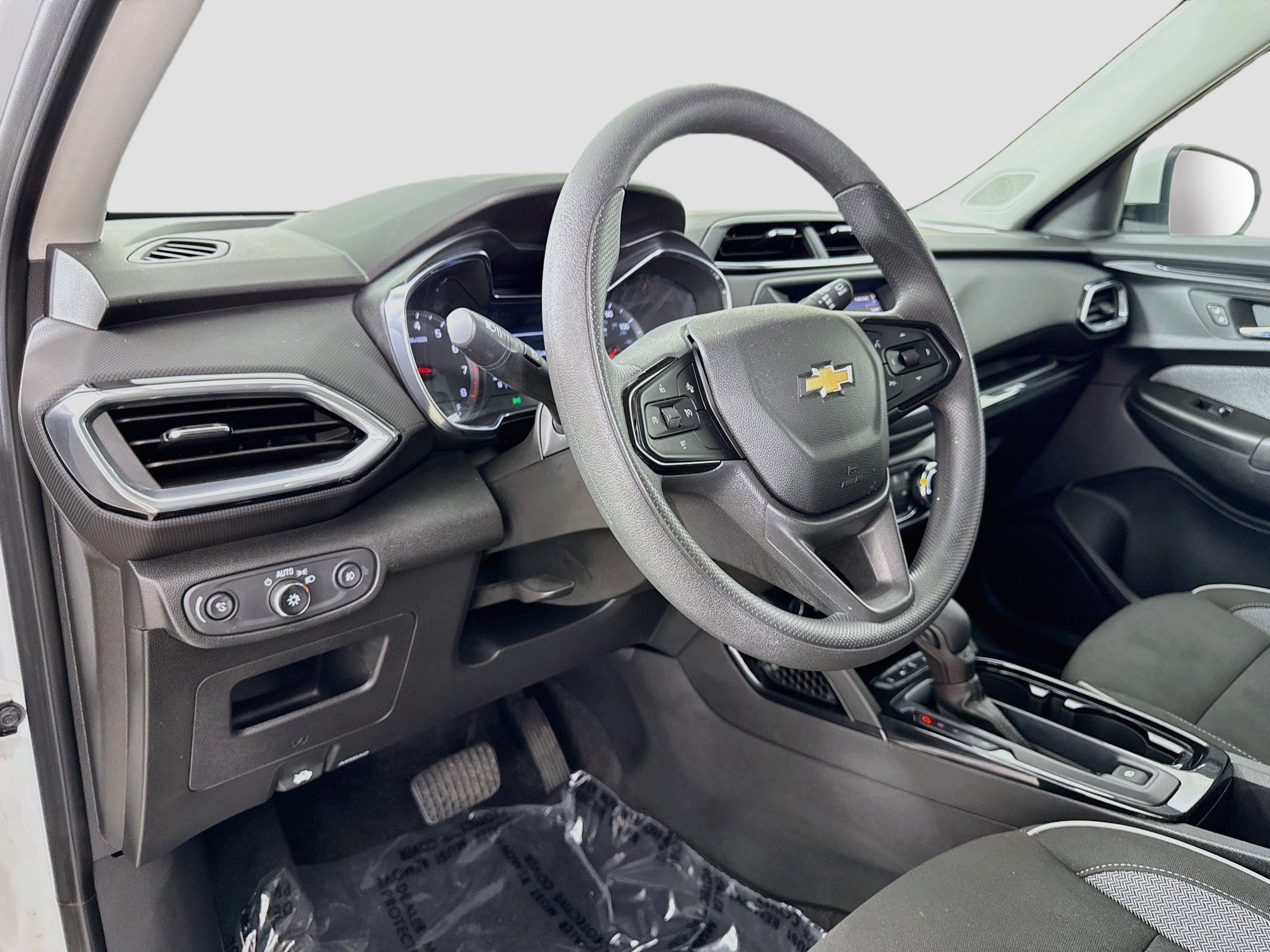 Used 2023 Chevrolet TrailBlazer LT FWD image 11