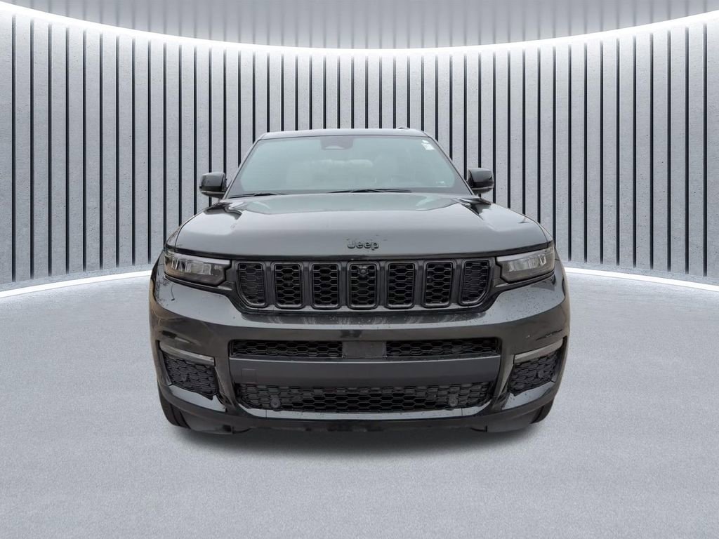 Used 2025 Jeep Grand Cherokee L Limited w/ Luxury Tech Group II image 18