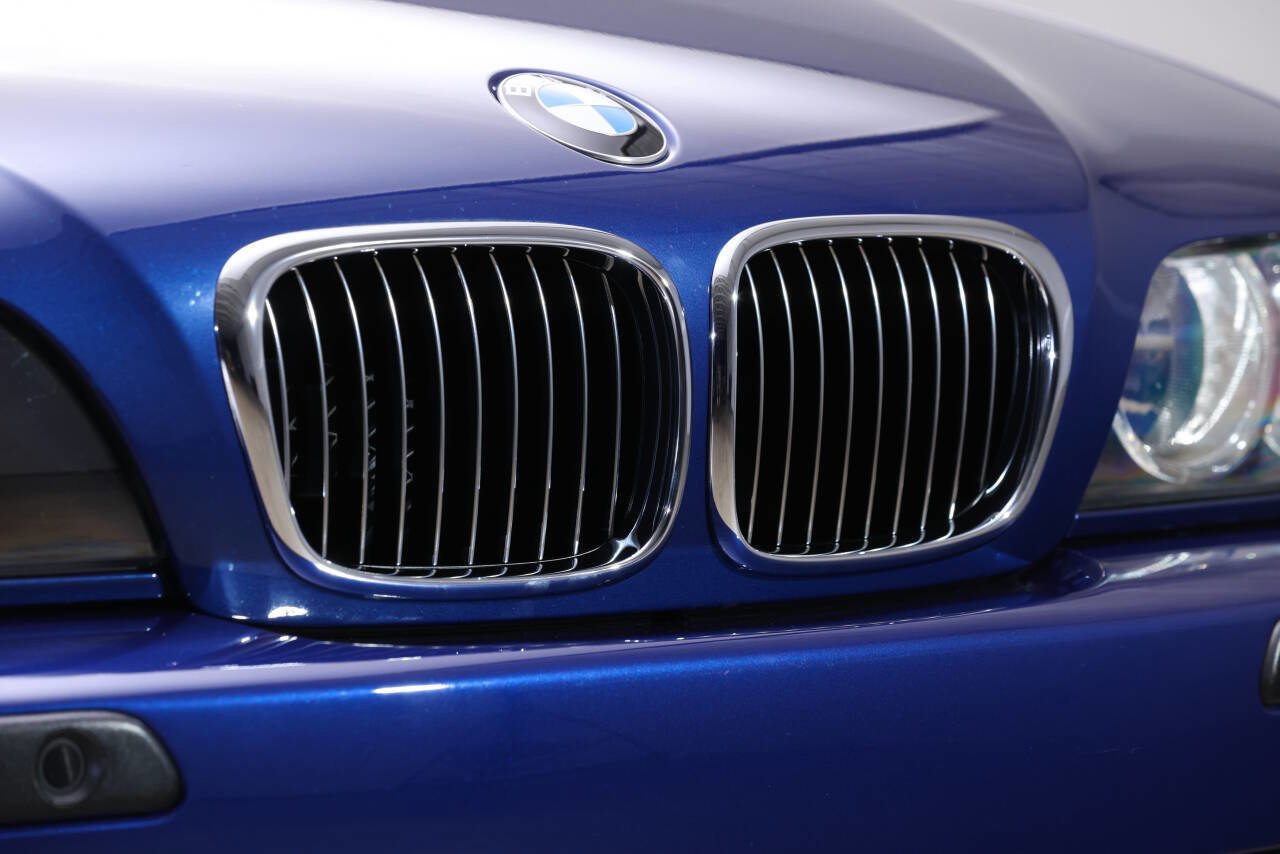 Used 2002 BMW M5 image 29