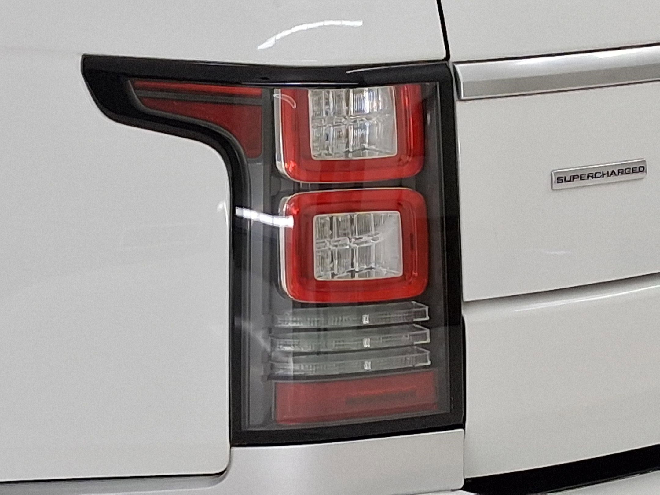 Used 2015 Land Rover Range Rover Supercharged image 11