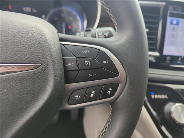 Used 2023 Chrysler Pacifica Limited image 13