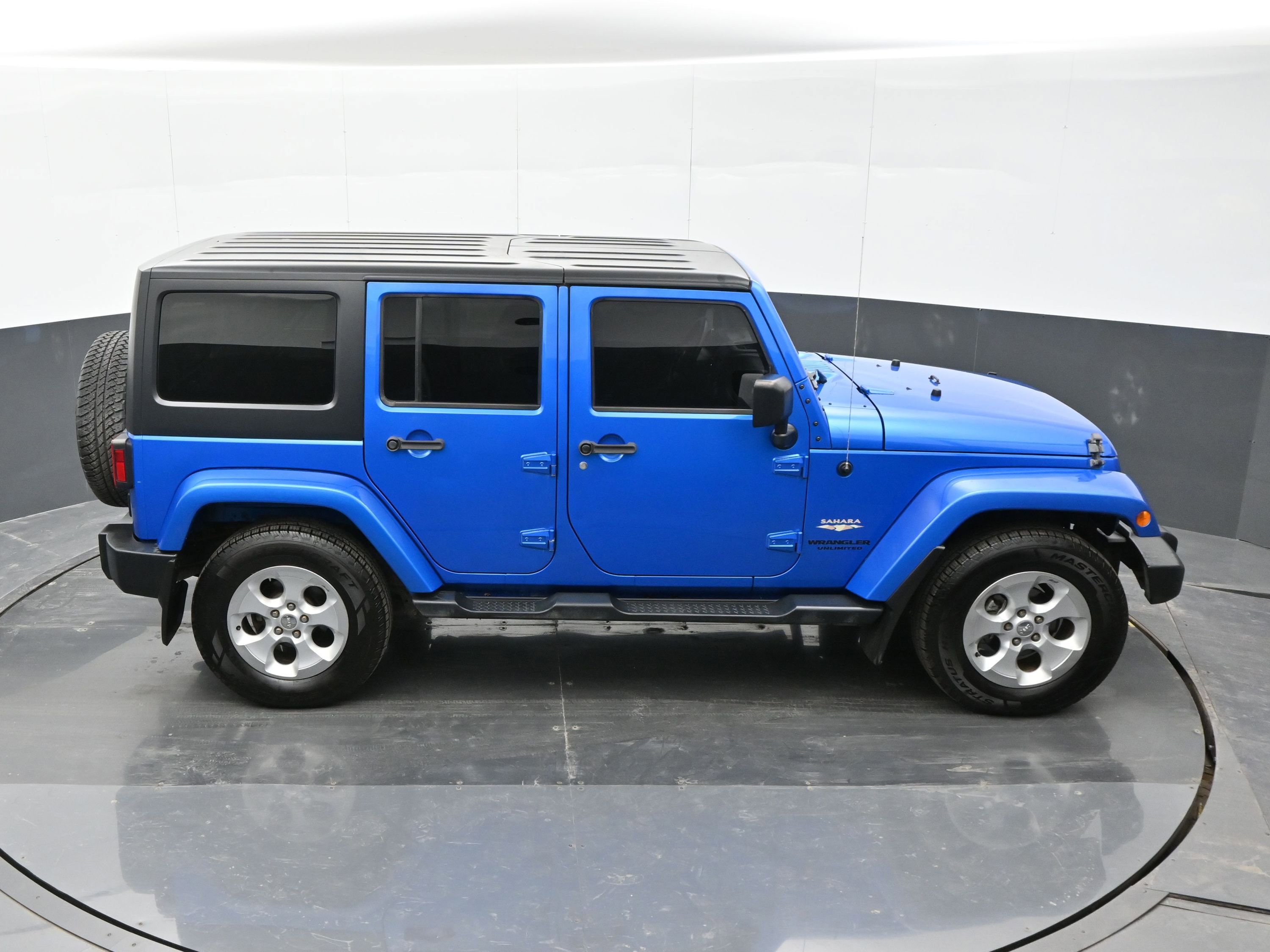 Used 2015 Jeep Wrangler Unlimited Sahara image 32