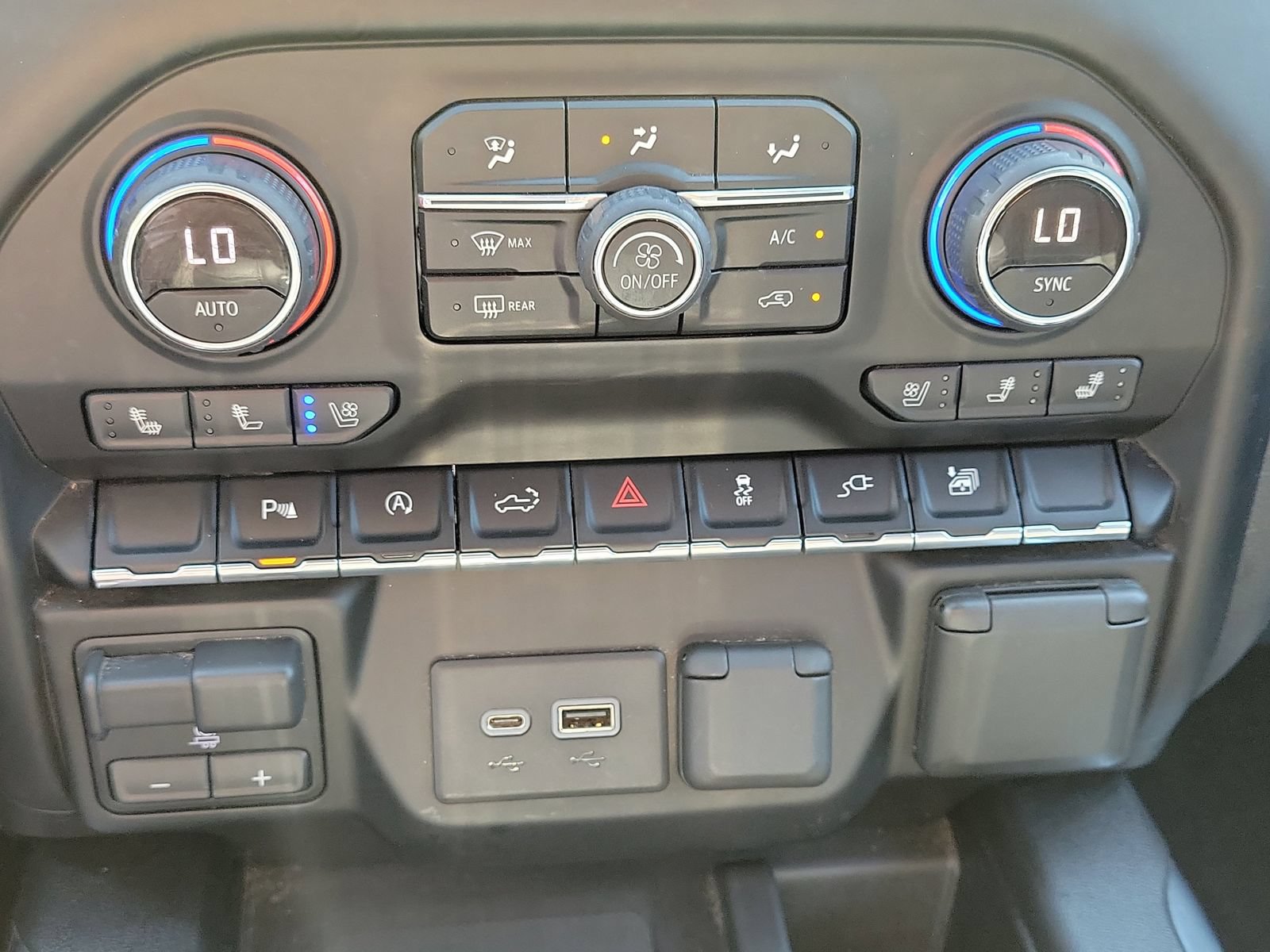 Used 2020 Chevrolet Silverado 1500 LTZ w/ LTZ Plus Package RWD image 23