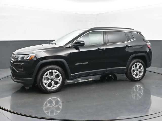 New 2025 Jeep Compass Latitude w/ Sun & Sound Group AWD/4WD image 2