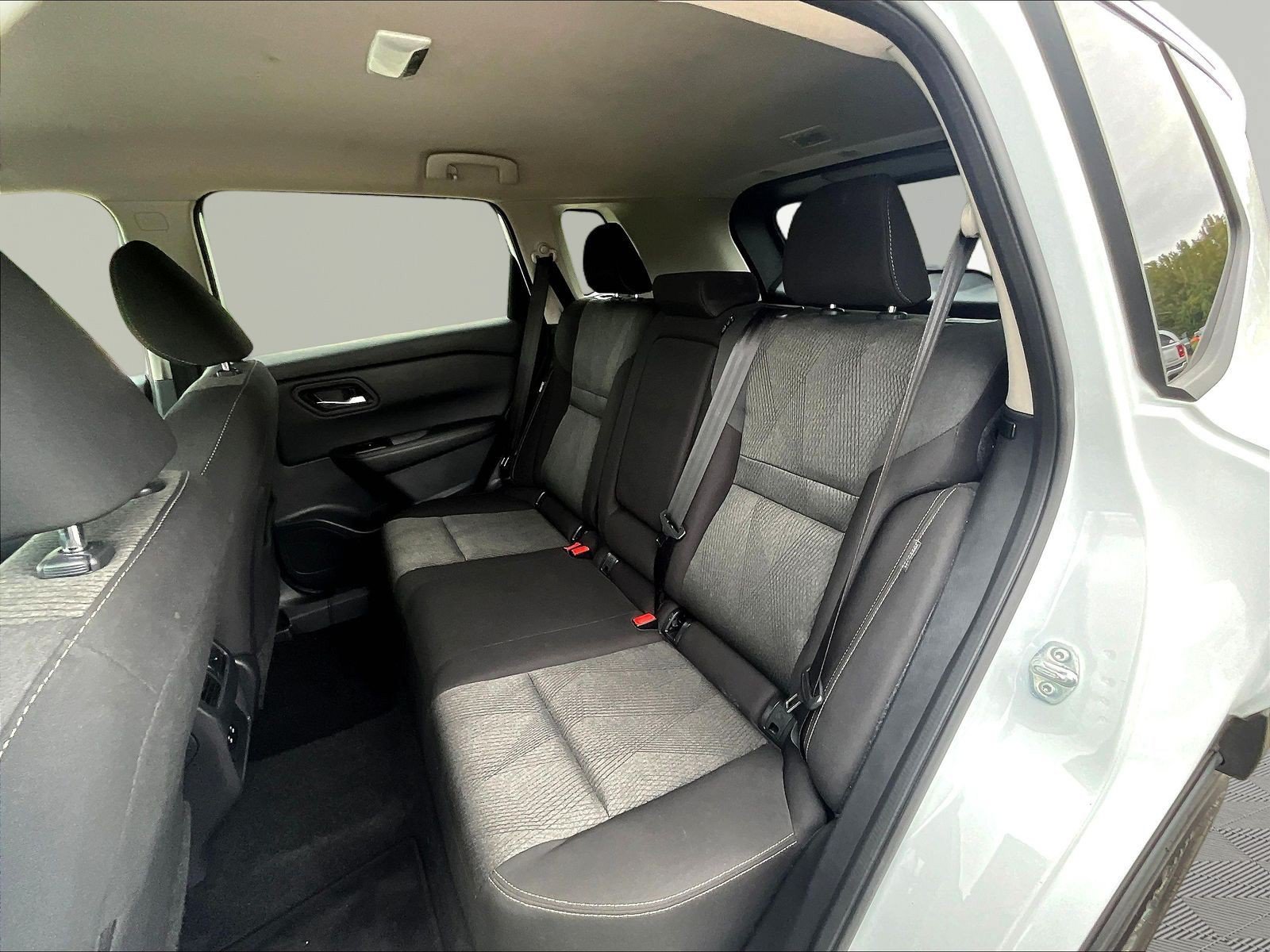 Used 2025 Nissan Rogue SV AWD/4WD image 22