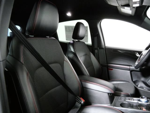 Certified 2025 Ford Escape ST-Line AWD/4WD image 11