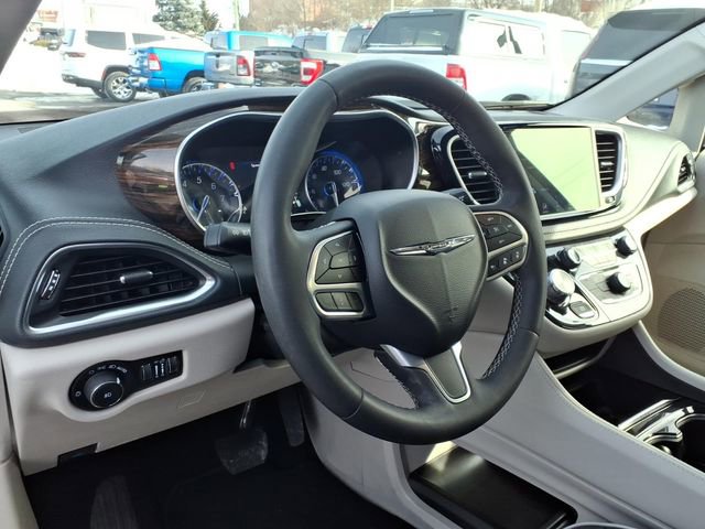 Certified 2023 Chrysler Pacifica Limited image 27