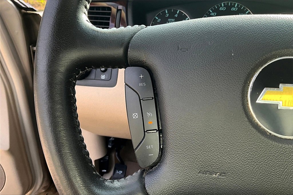 Used 2010 Chevrolet Impala LT w/ Luxury Edition Package image 11