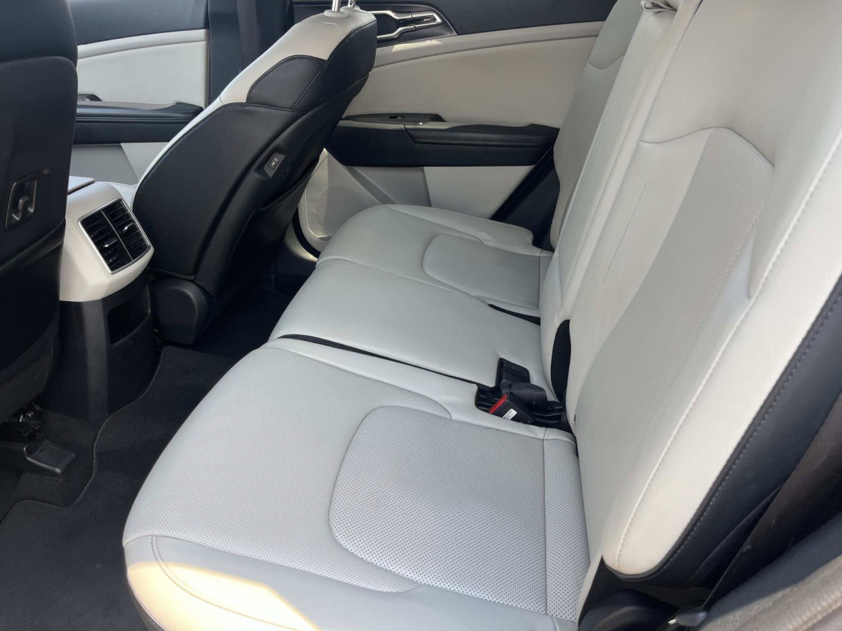 Used 2023 Kia Sportage EX FWD image 15