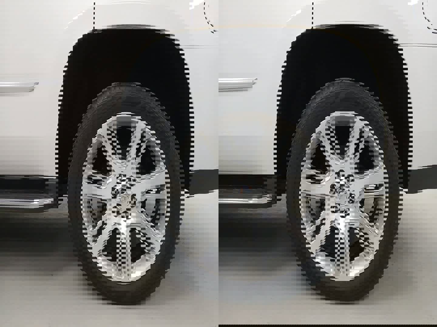 Used 2019 Cadillac Escalade Luxury image 17