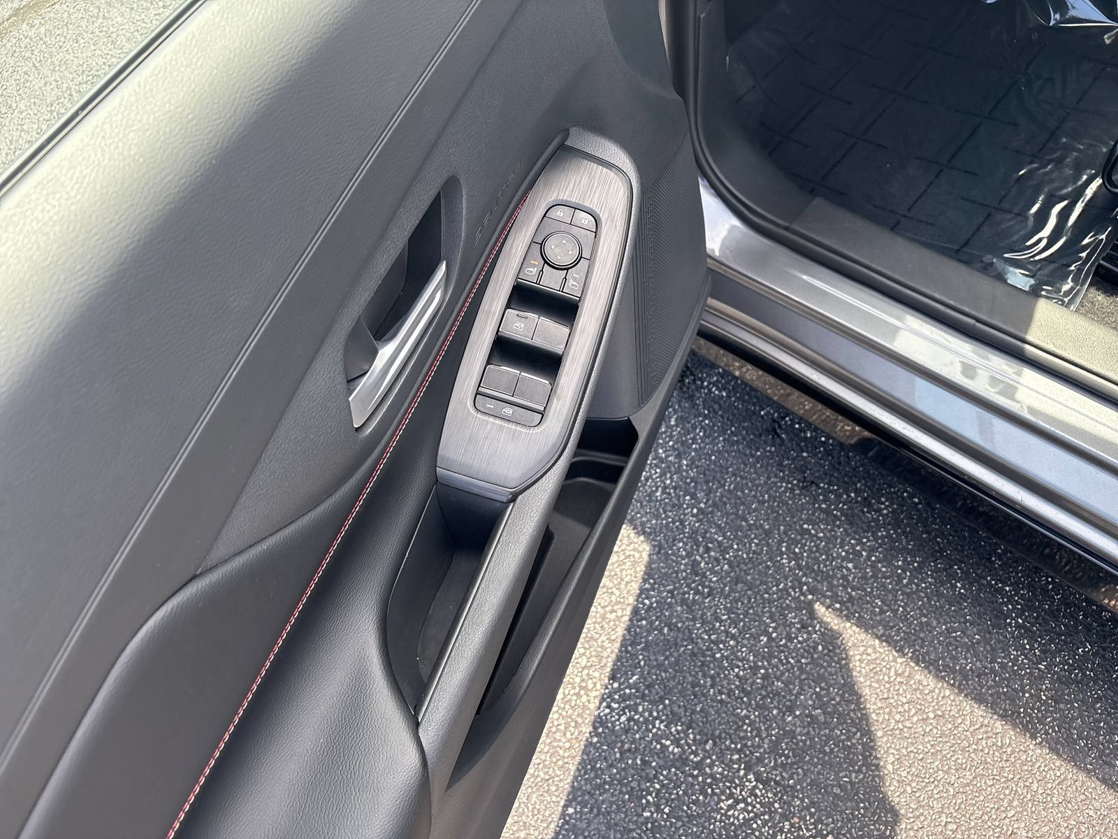 Used 2026 Nissan Sentra SR w/ Floor Mat Package FWD image 37