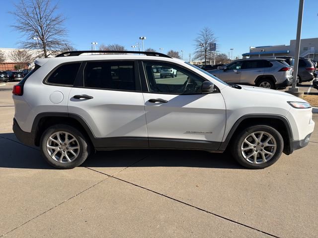 Used 2016 Jeep Cherokee Sport image 6