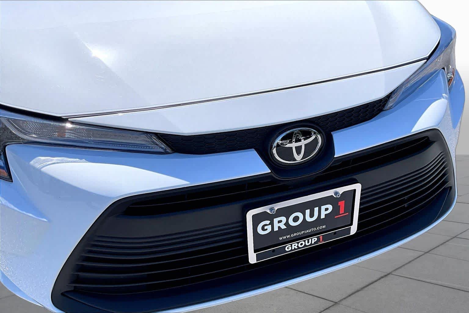 Used 2025 Toyota Corolla LE w/ LE Premium Package FWD image 29