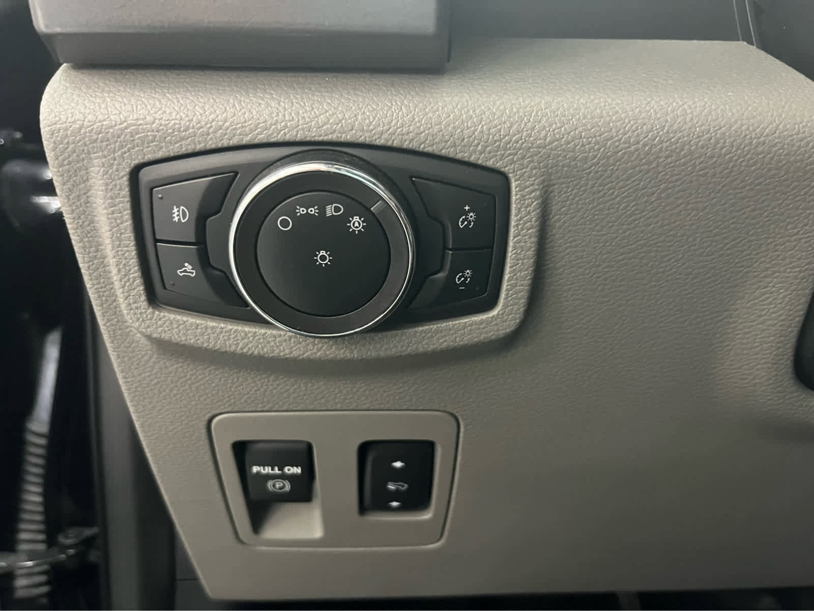 Used 2020 Ford F150 XLT w/ Equipment Group 302A Luxury AWD/4WD image 25