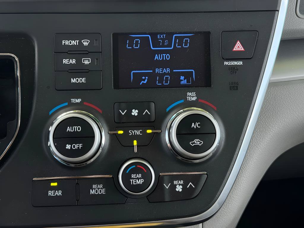 Used 2016 Toyota Sienna LE FWD image 29
