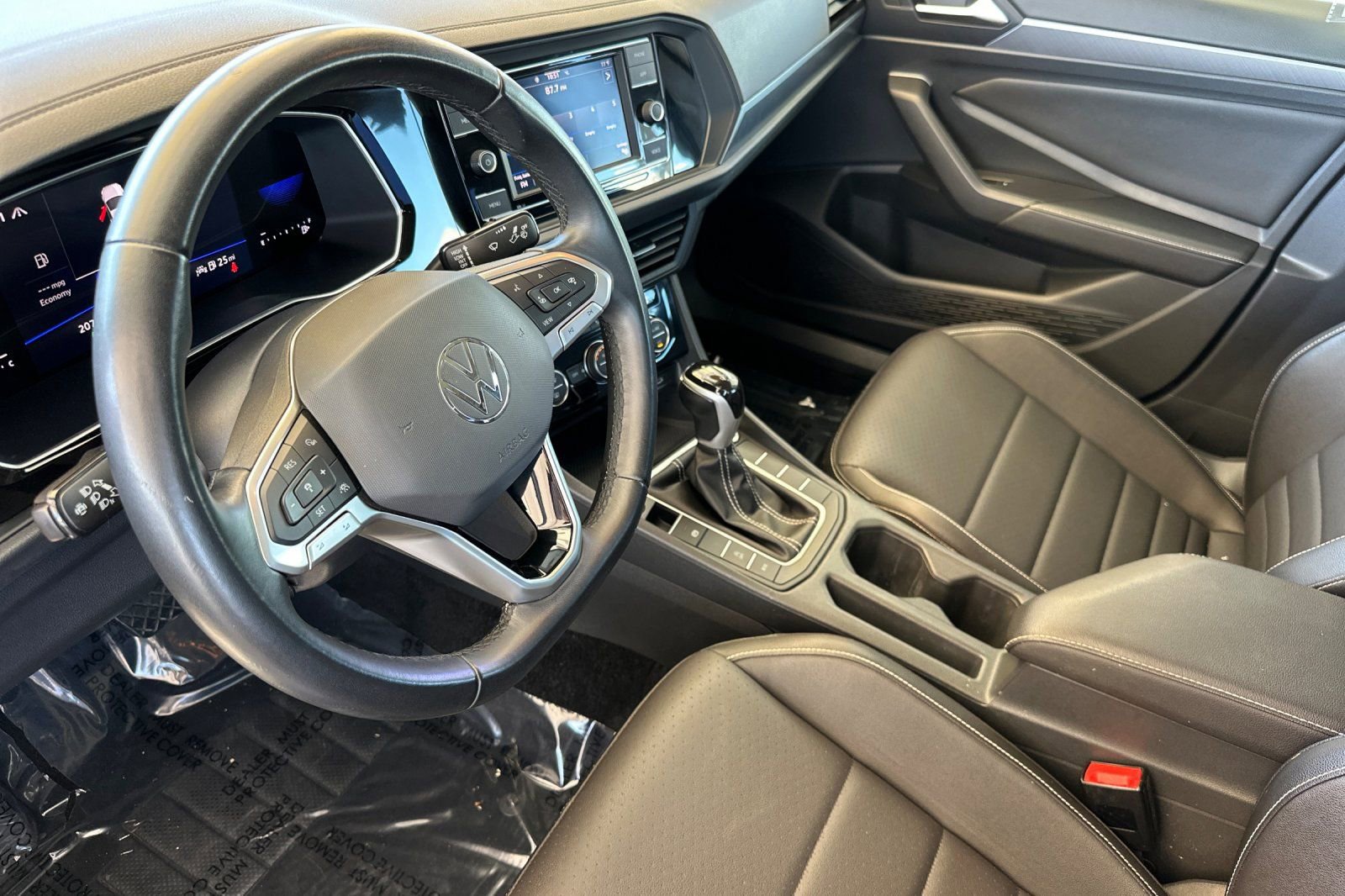 Used 2024 Volkswagen Jetta SE w/ Panoramic Sunroof Package image 10