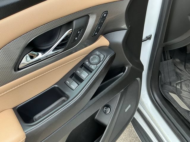 Certified 2022 Chevrolet Traverse Premier w/ LPO, 'HIT The Road' Package AWD/4WD image 7