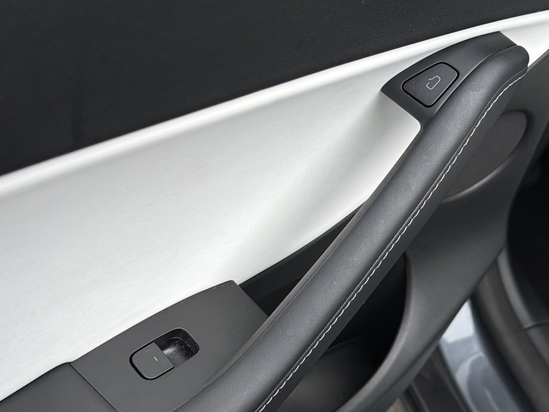 Used 2022 Tesla Model Y Long Range image 22