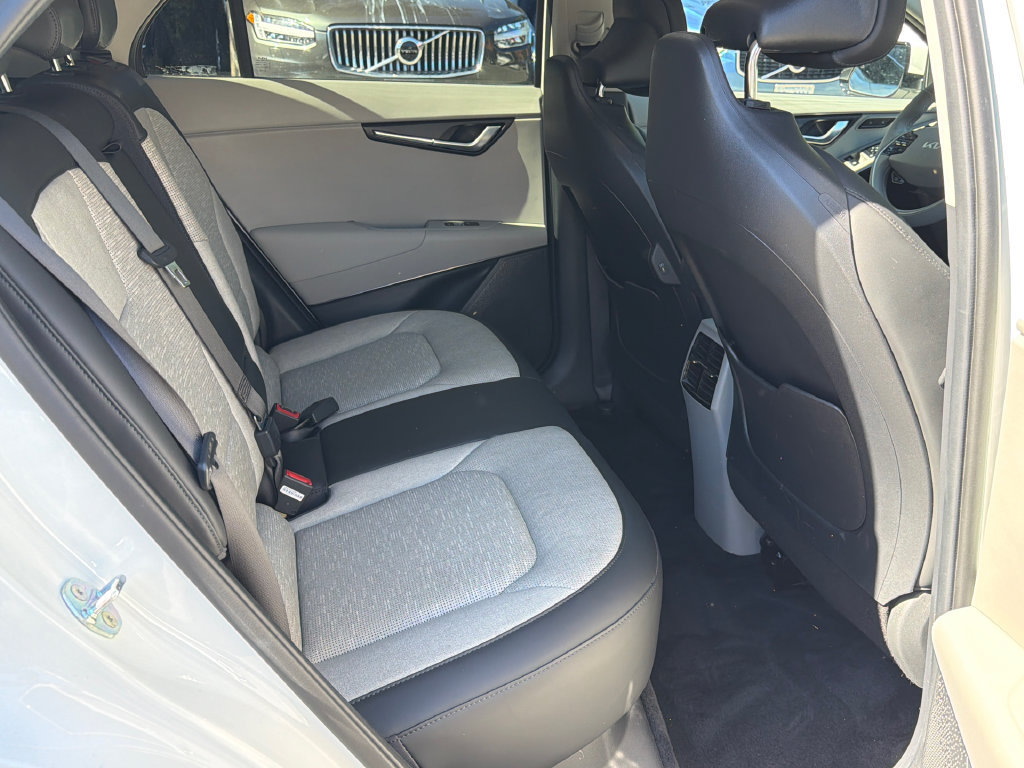 Used 2024 Kia Niro Wave w/ Wave Preserve Package FWD image 16