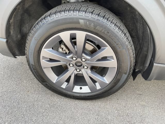 Used 2024 Ford Explorer XLT w/ Equipment Group 202A AWD/4WD image 43