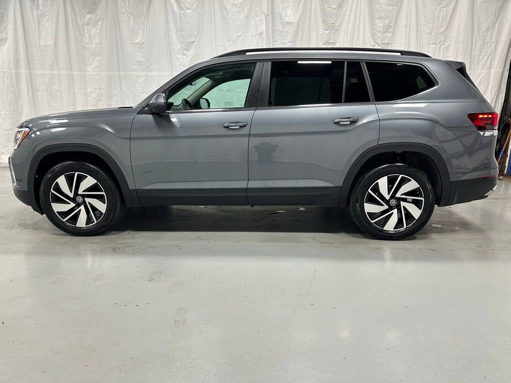 Used 2025 Volkswagen Atlas SE AWD/4WD image 4