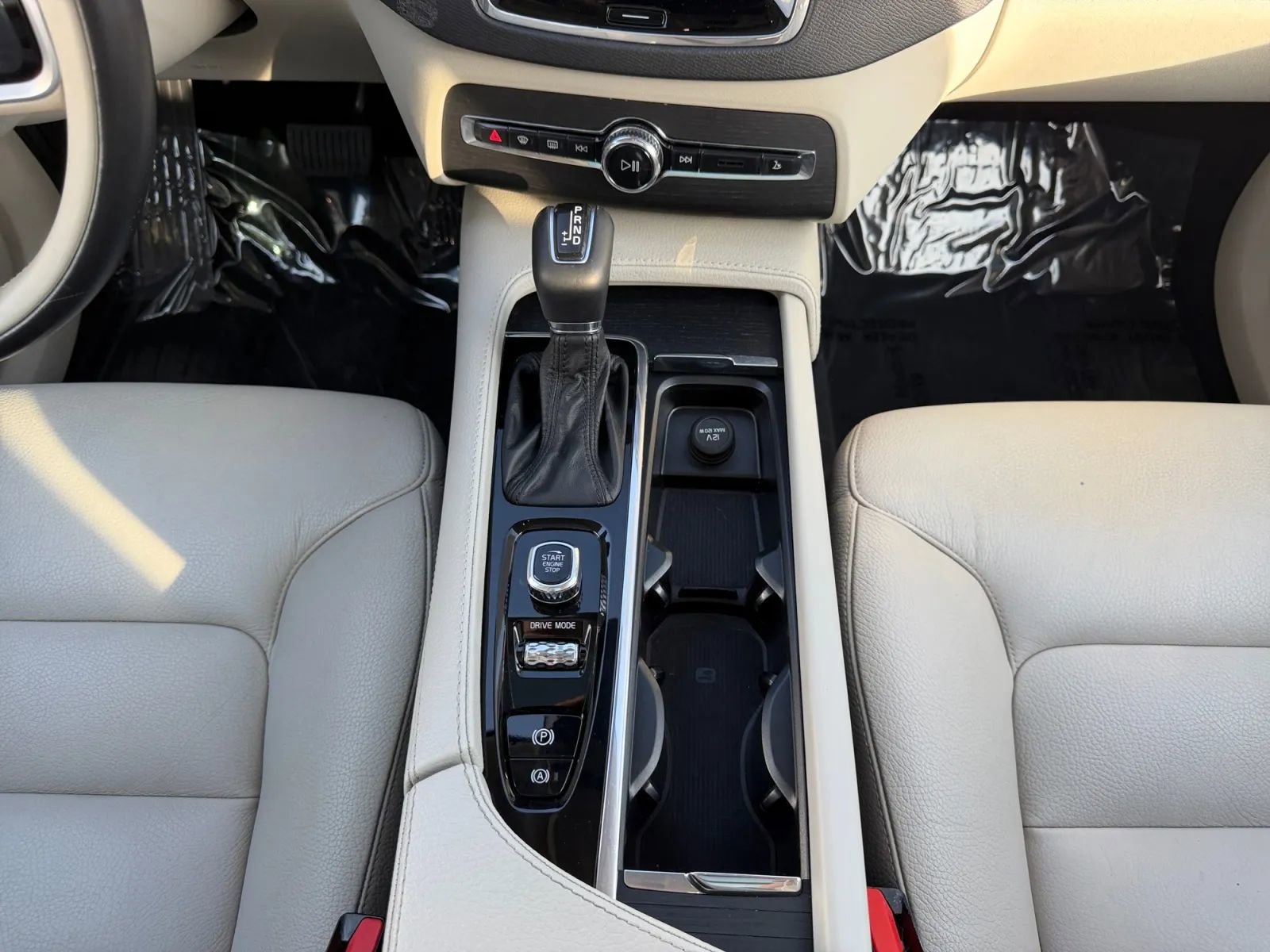 Used 2020 Volvo XC90 T6 Momentum w/ Protection Package Premier AWD/4WD image 20