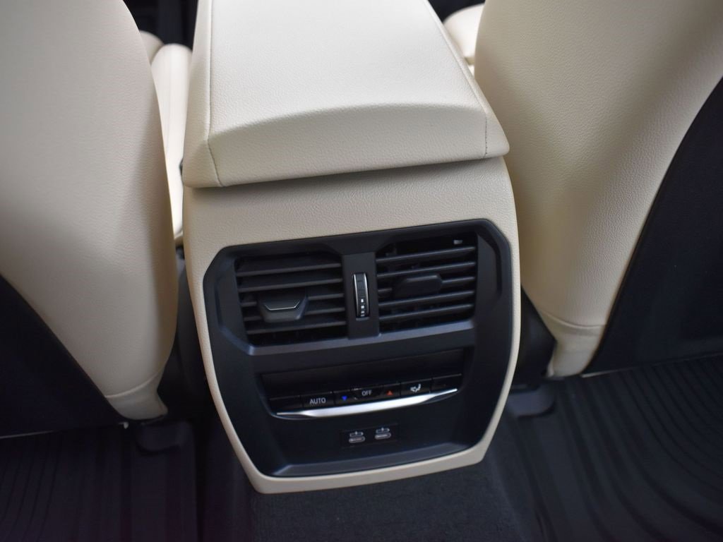 Certified 2025 BMW 330i Sedan w/ Premium Package image 18