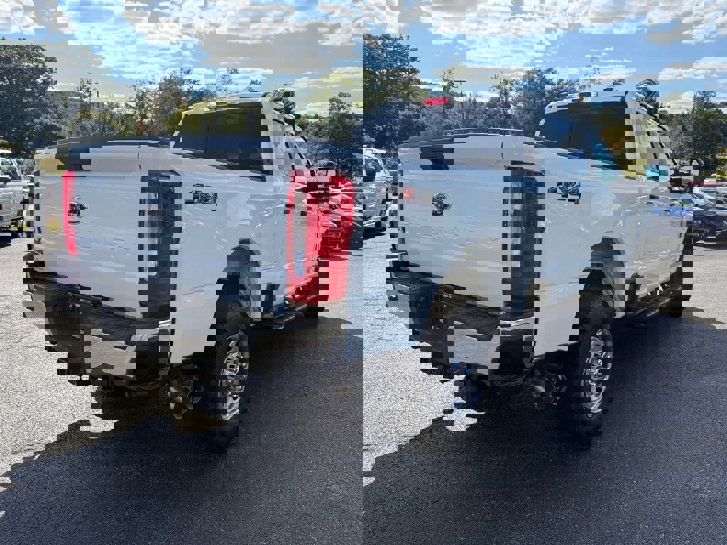New 2026 Ford F350 4x4 Crew Cab Super Duty image 2
