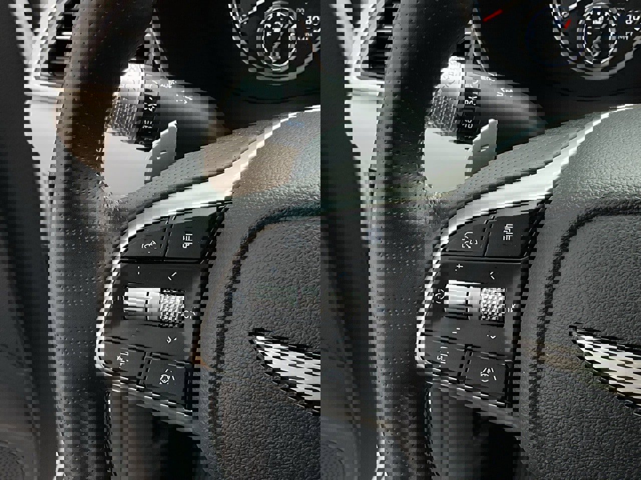 Used 2025 Genesis G70 2.5T image 21