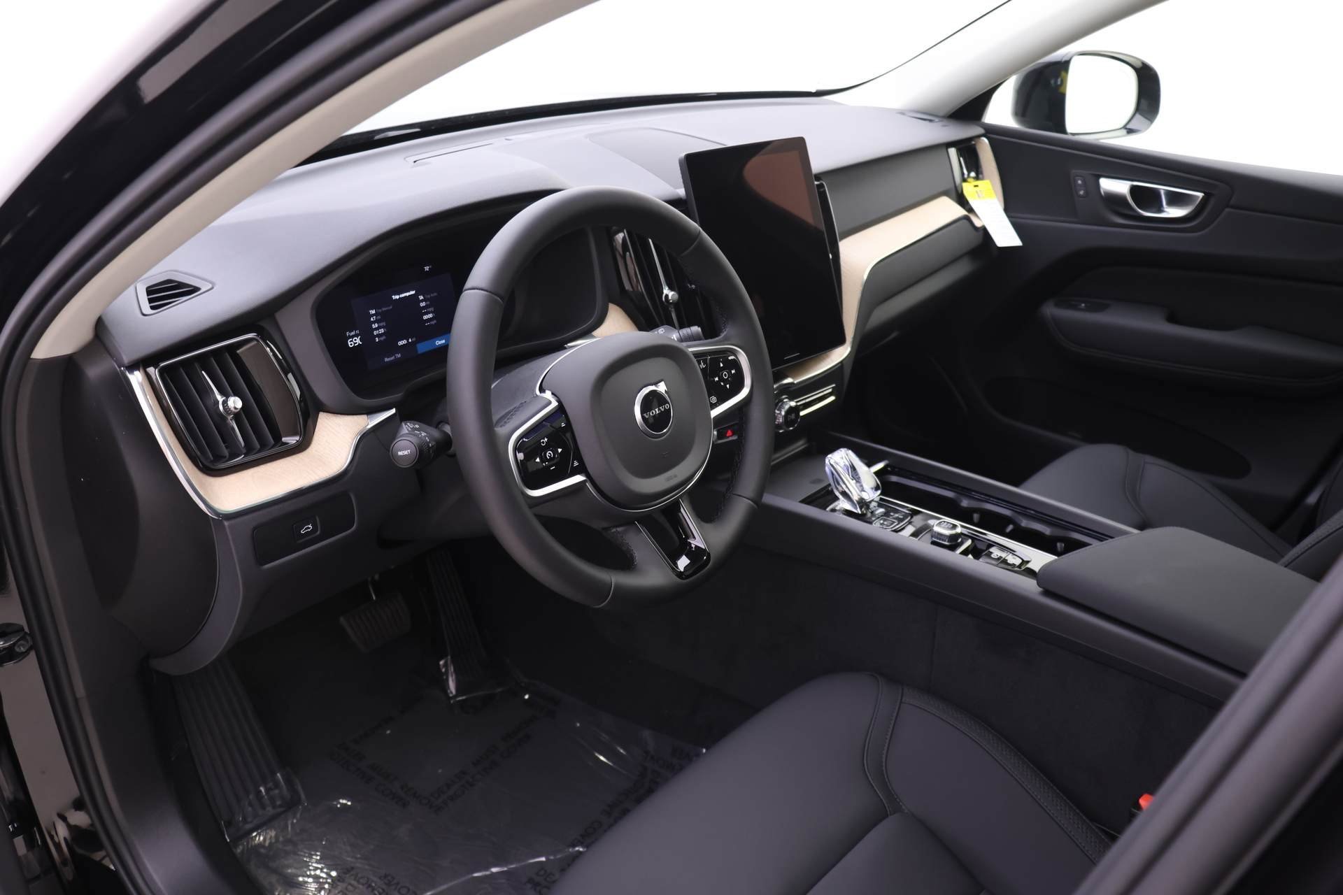New 2026 Volvo XC60 B5 Plus w/ Protection Package Premier image 6