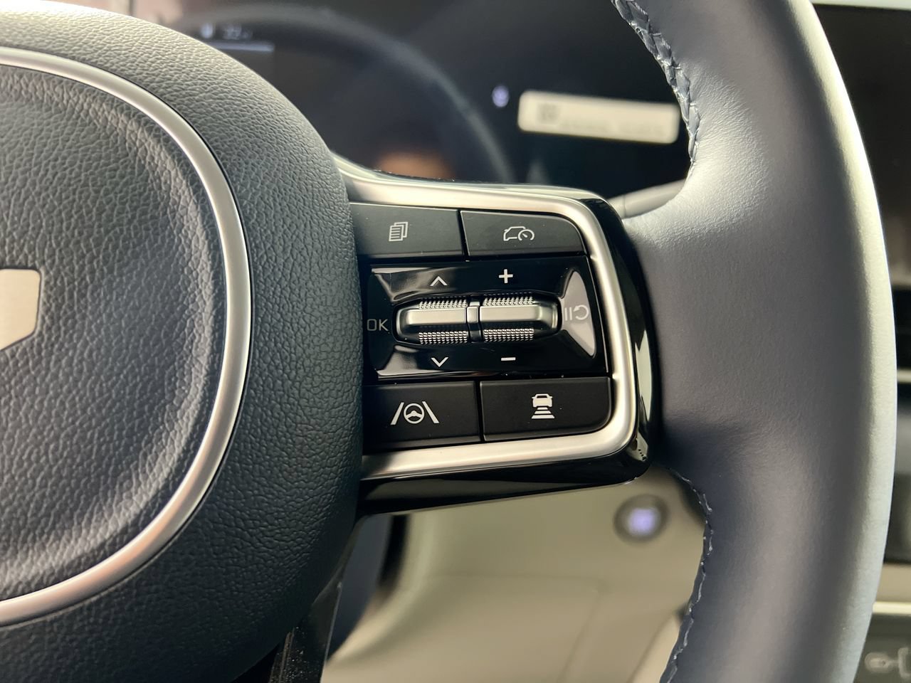 New 2026 Kia Carnival EX FWD image 19