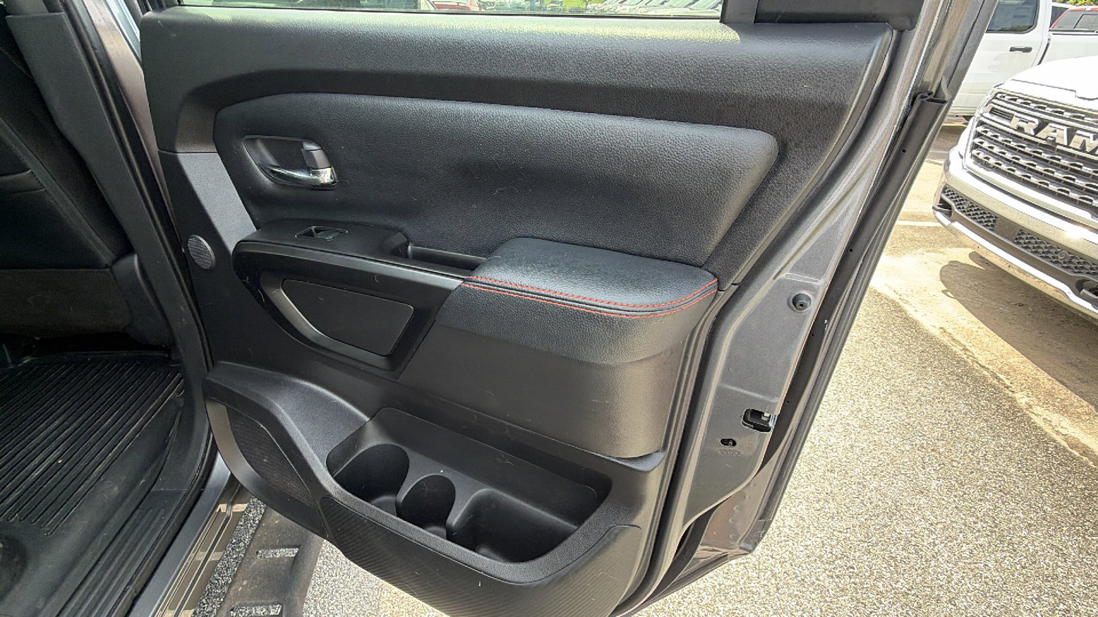 Used 2024 Nissan Titan PRO-4X w/ Pro-4x Convenience Package AWD/4WD image 21