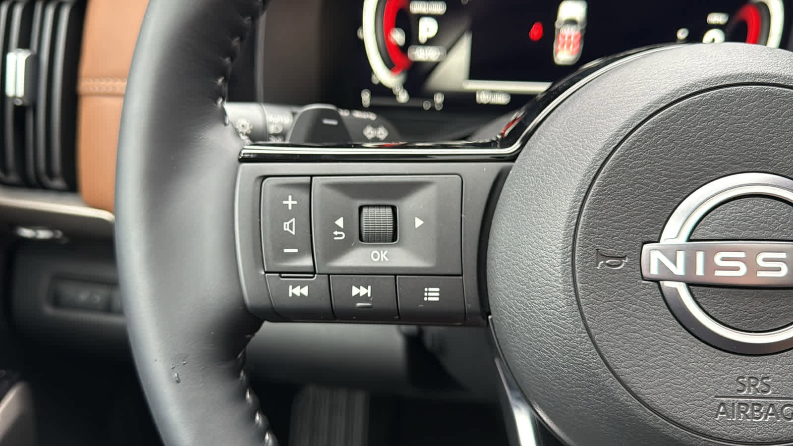 New 2025 Nissan Pathfinder Platinum w/ Cargo Package image 28