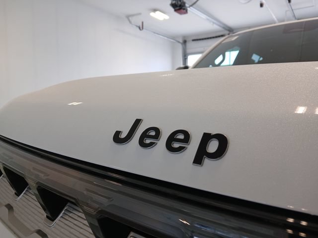 New 2026 Jeep Grand Wagoneer 4WD w/ HD Trailer Tow Package image 33