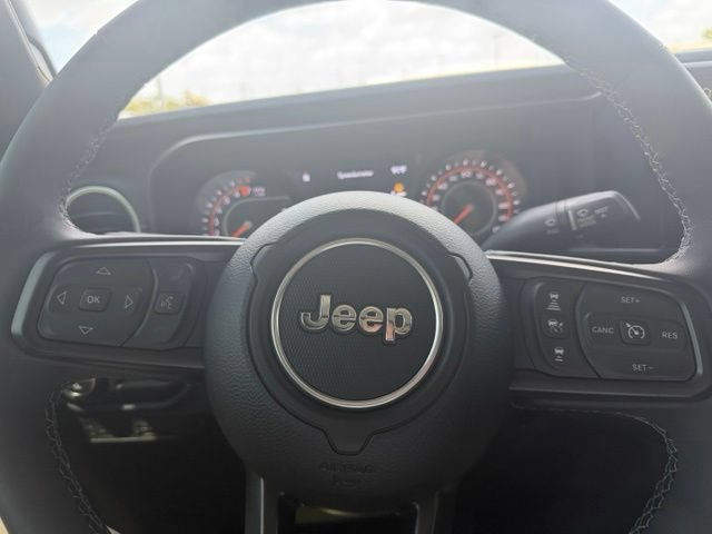 Used 2025 Jeep Gladiator Sport AWD/4WD image 12