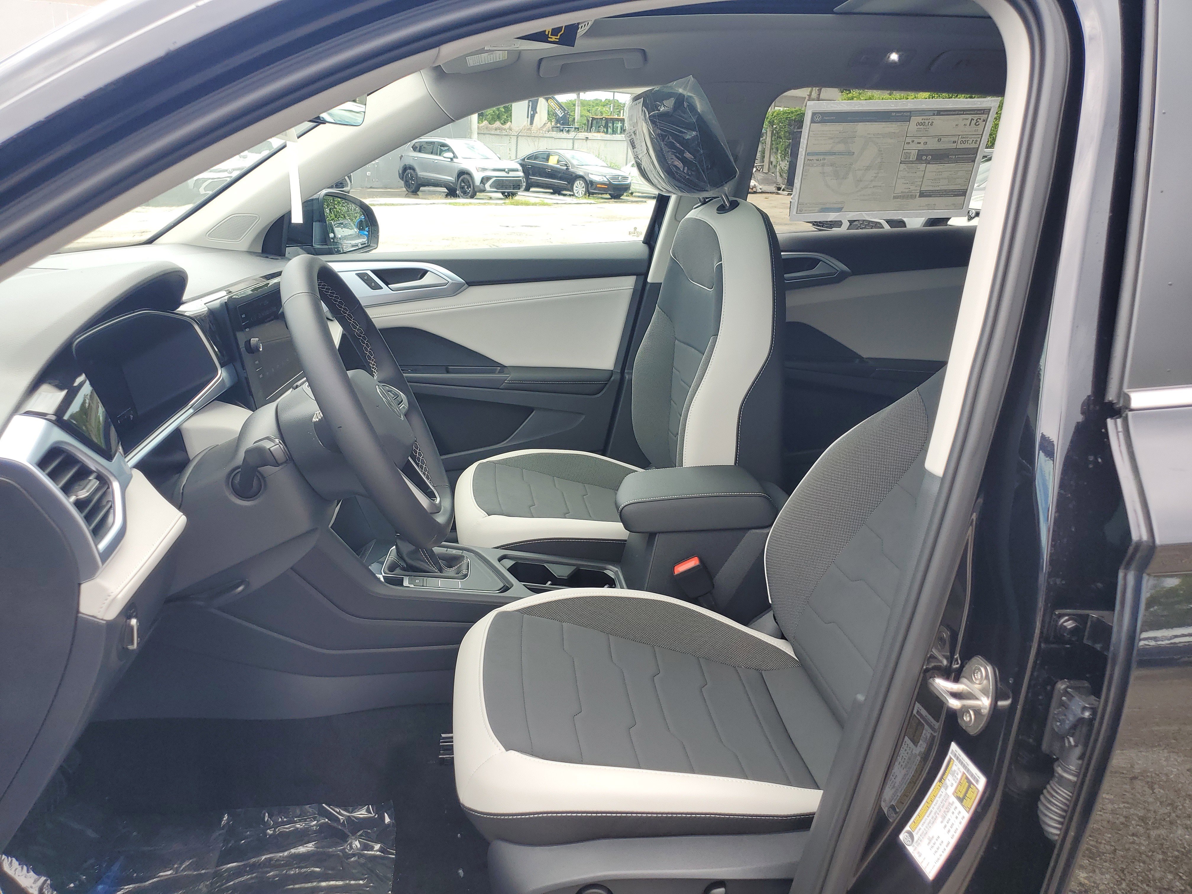 New 2025 Volkswagen Taos SE image 11