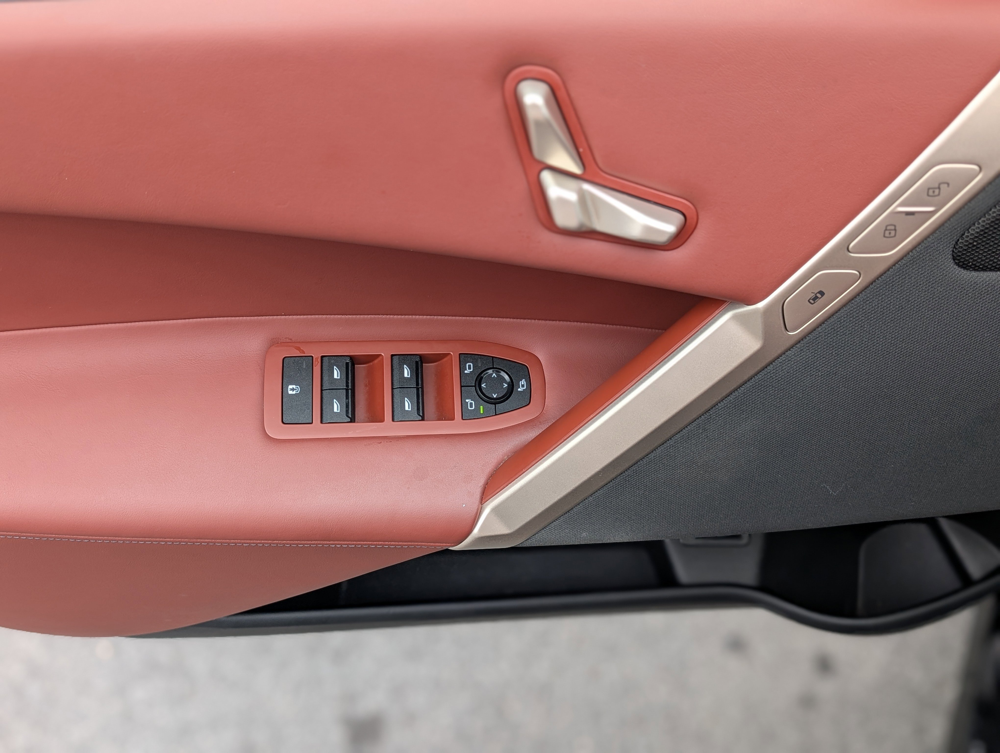 Used 2023 BMW iX xDrive50 w/ Sport Package image 36