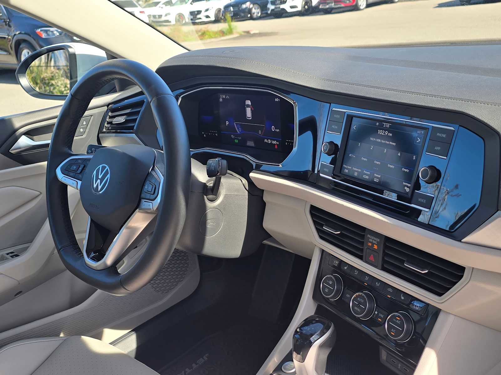 Used 2023 Volkswagen Jetta SE w/ Panoramic Sunroof Package image 10