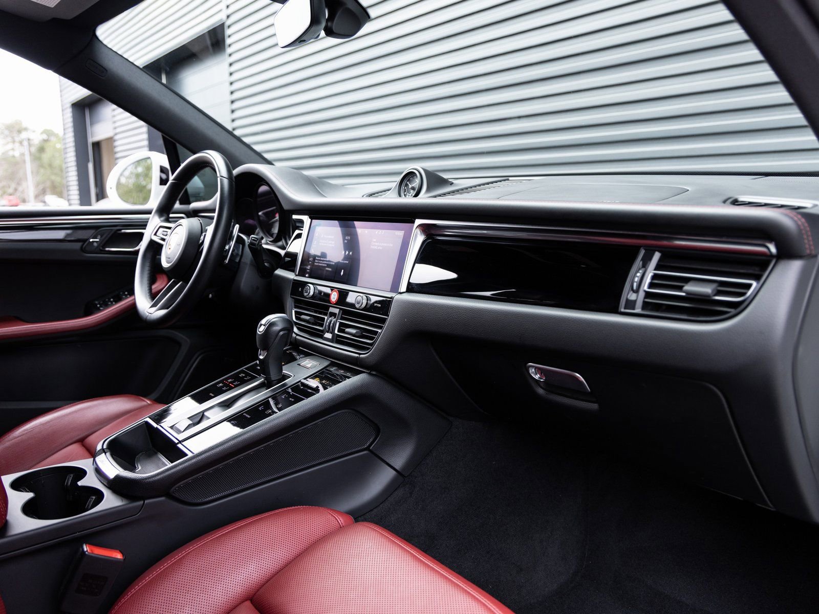 Certified 2024 Porsche Macan image 35