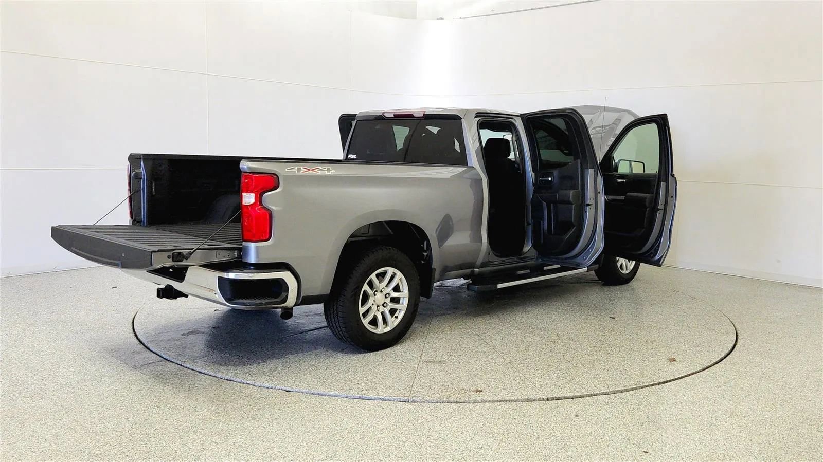 Used 2021 Chevrolet Silverado 1500 LT AWD/4WD image 12