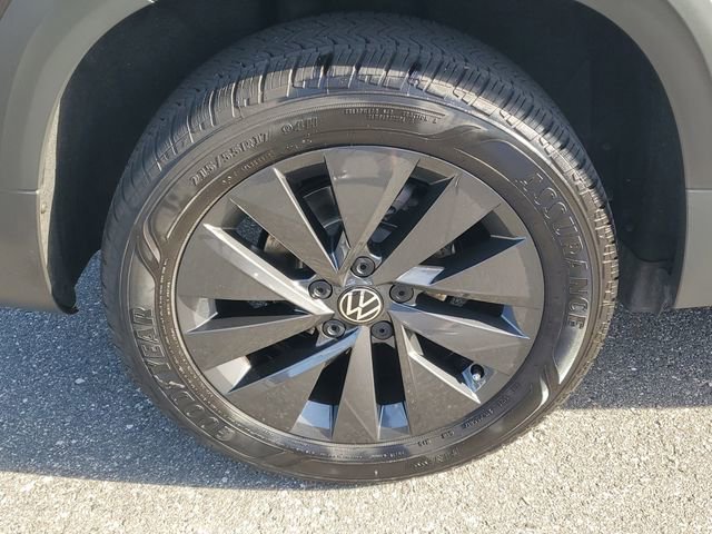 Certified 2024 Volkswagen Taos S image 5