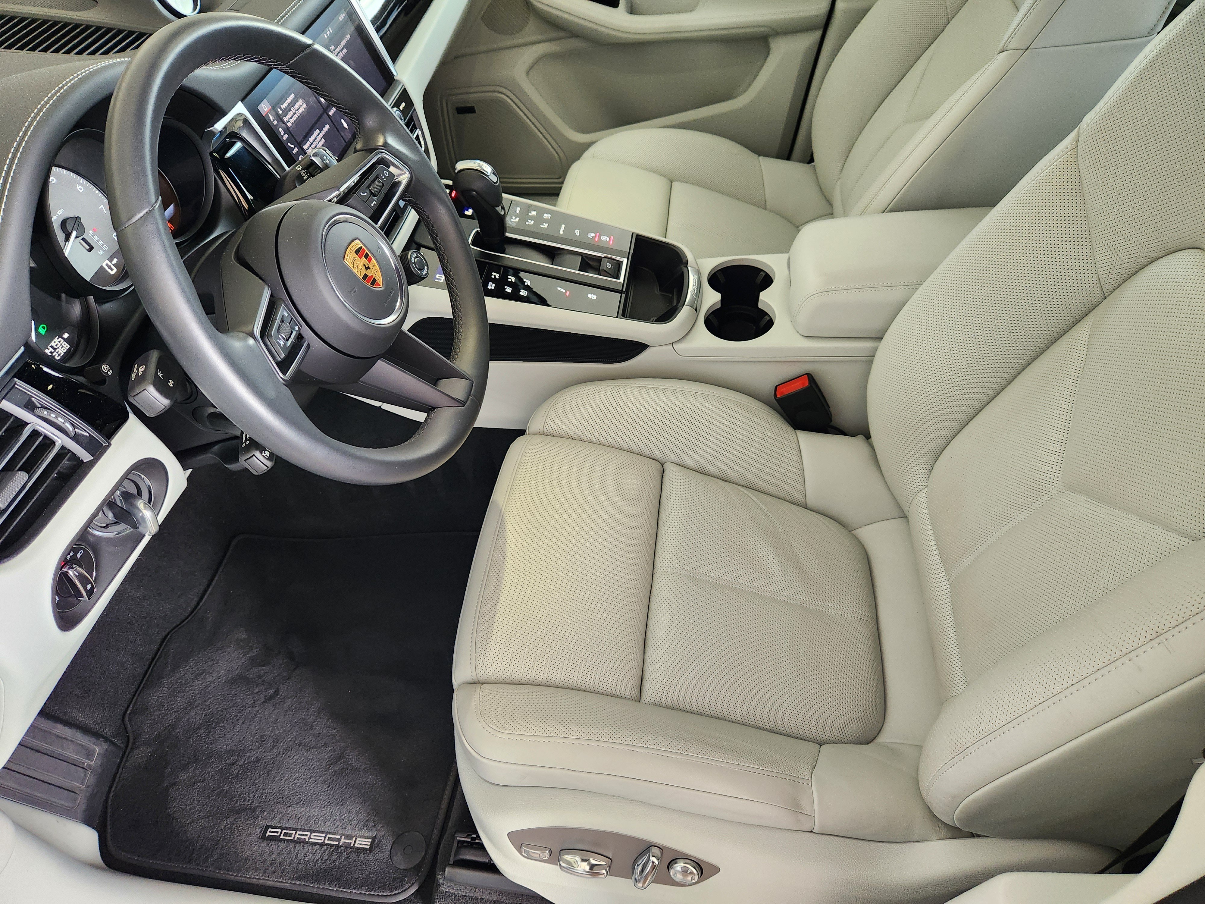 Certified 2023 Porsche Macan S AWD/4WD image 16