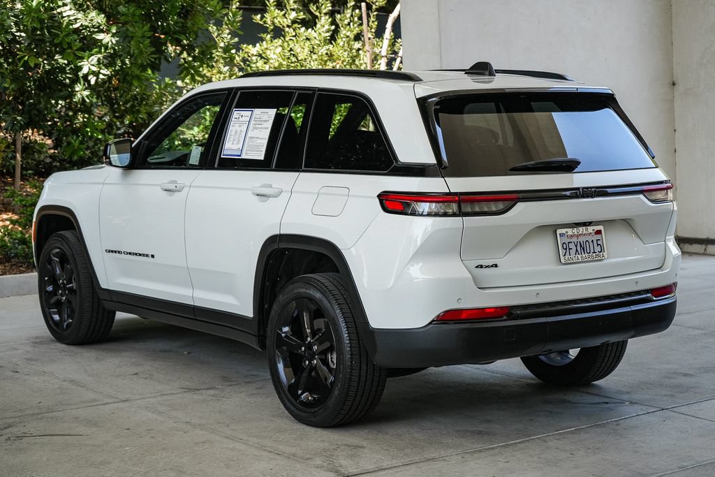 Used 2023 Jeep Grand Cherokee Altitude AWD/4WD image 4