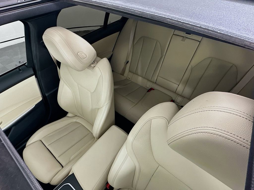 Used 2022 BMW 330i Sedan w/ M Sport Package image 22