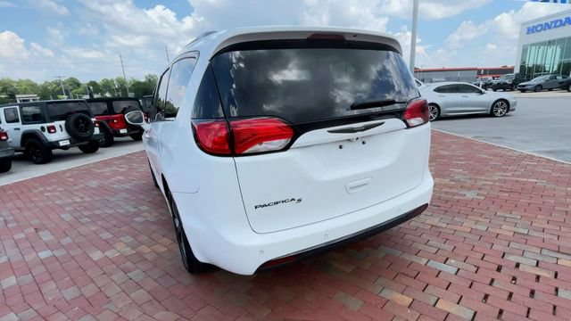 Used 2018 Chrysler Pacifica Touring Plus w/ S Appearance Package FWD image 8
